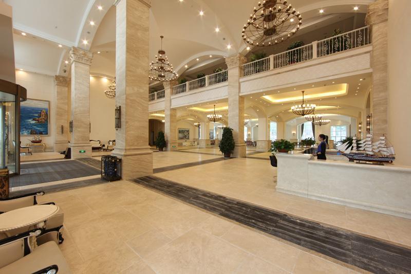Blue Sky Hotel Yantai Esterno foto