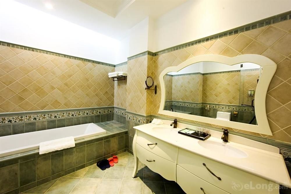 Blue Sky Hotel Yantai Esterno foto