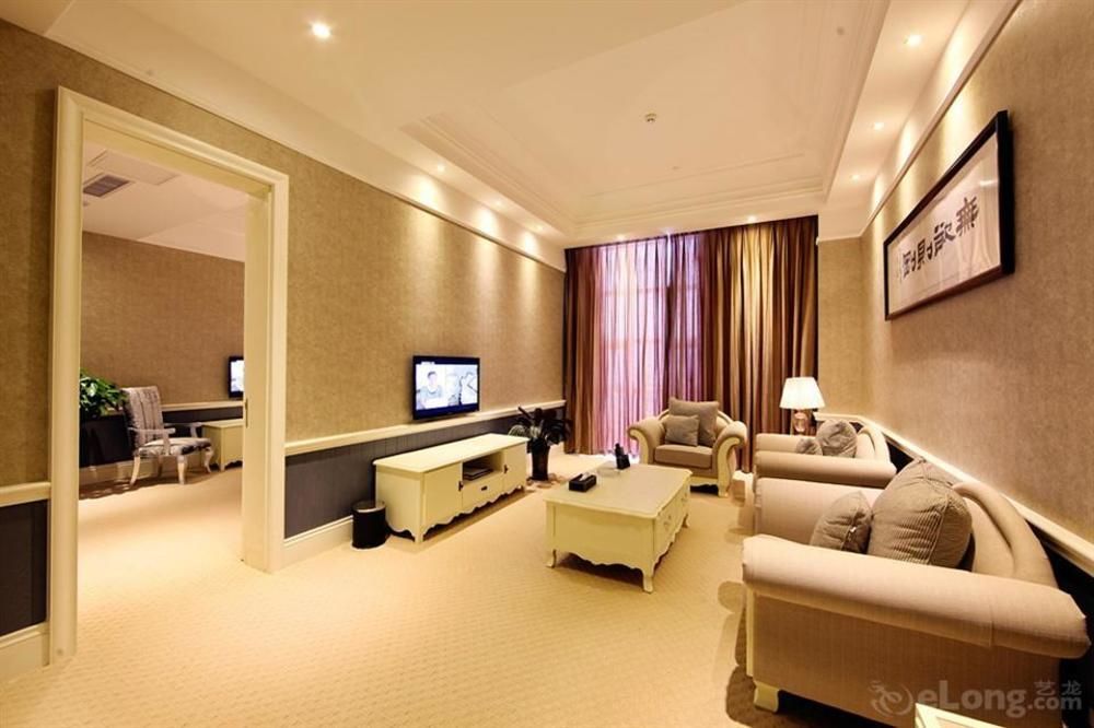Blue Sky Hotel Yantai Esterno foto