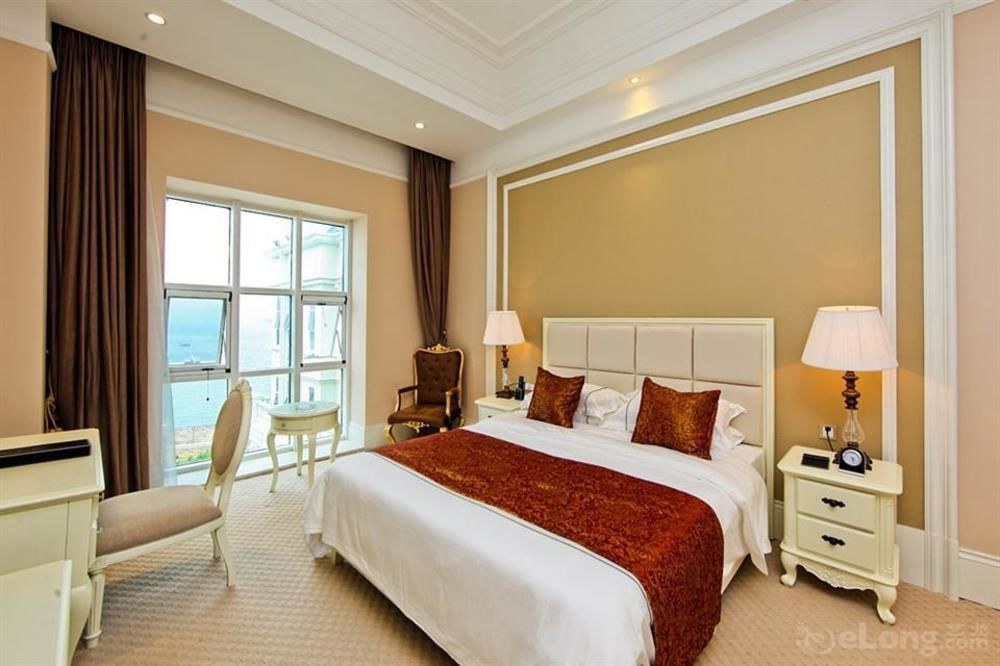 Blue Sky Hotel Yantai Esterno foto