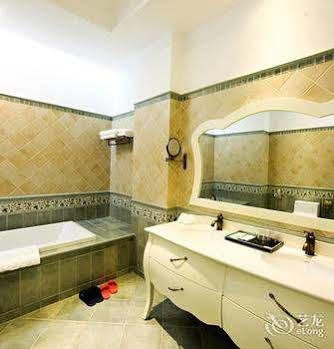 Blue Sky Hotel Yantai Esterno foto